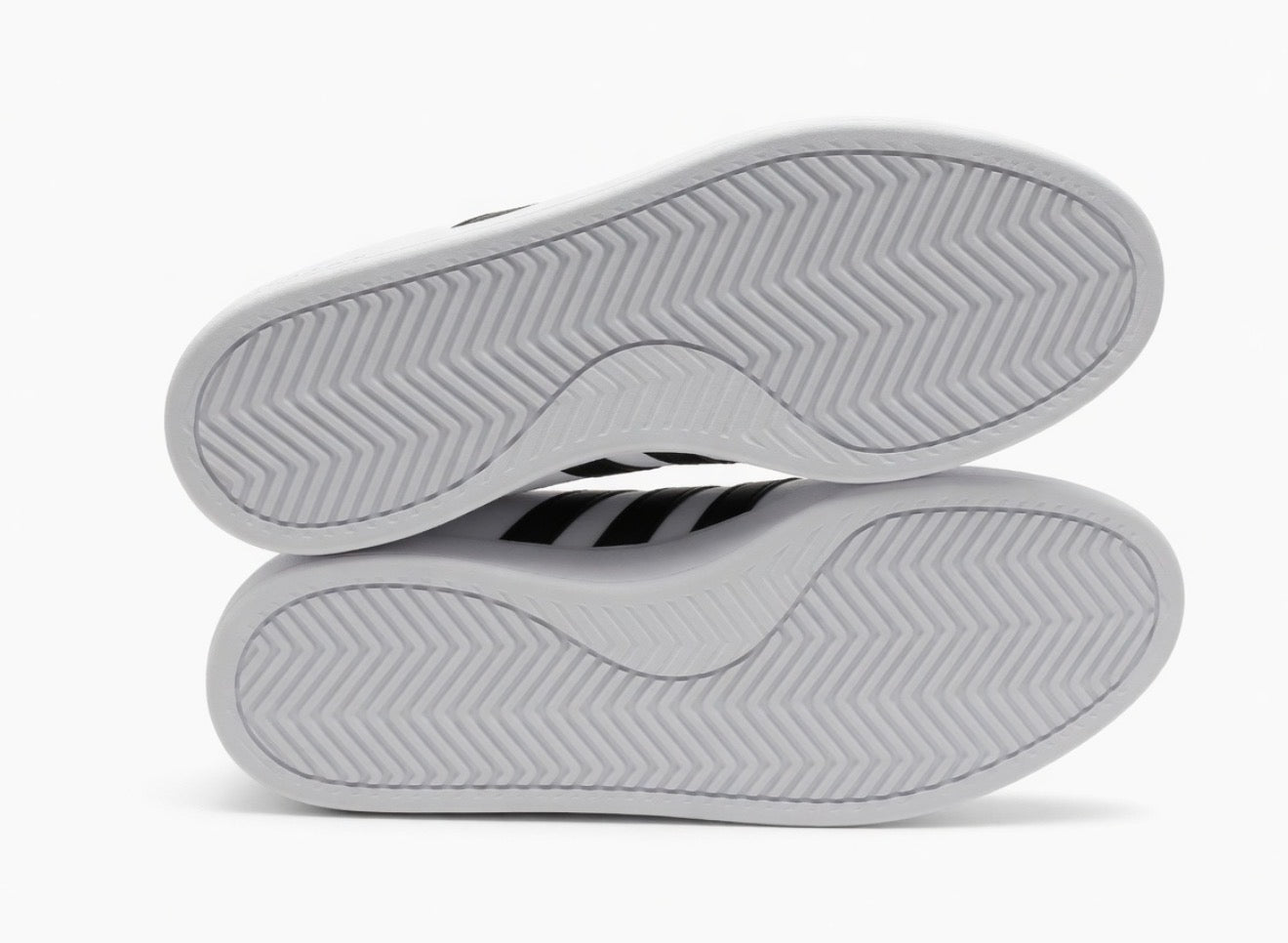 Adidas White & Black Stripe Casual Sneakers Men’s Size 10