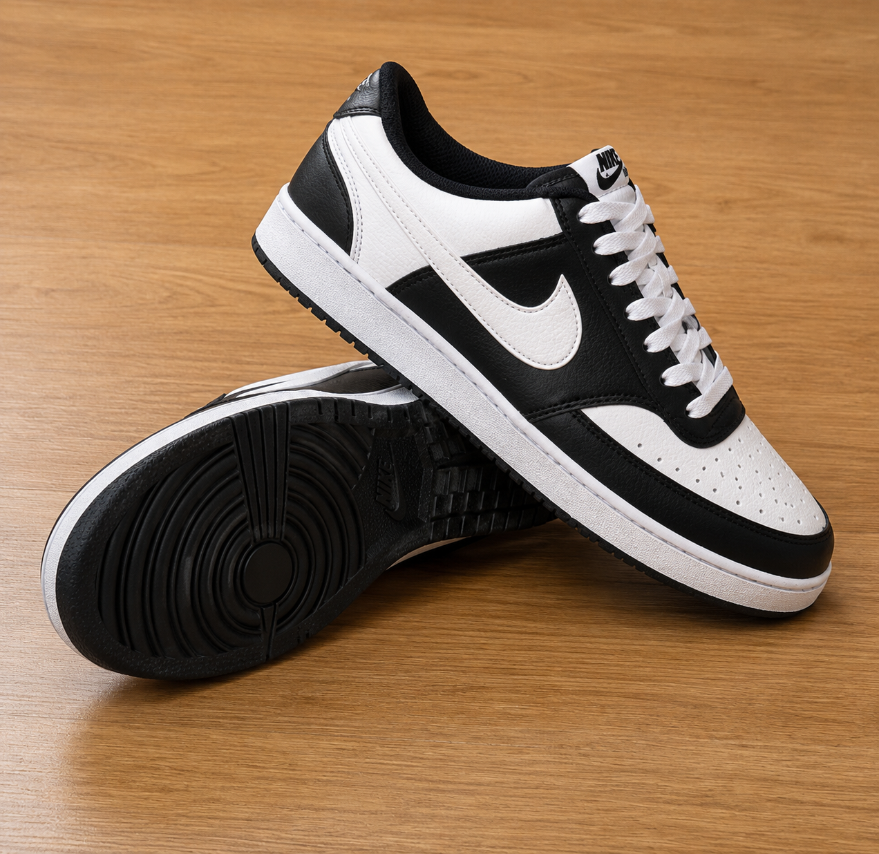 Nike Men’s Black & White Low-Top Sneakers Size 10.5